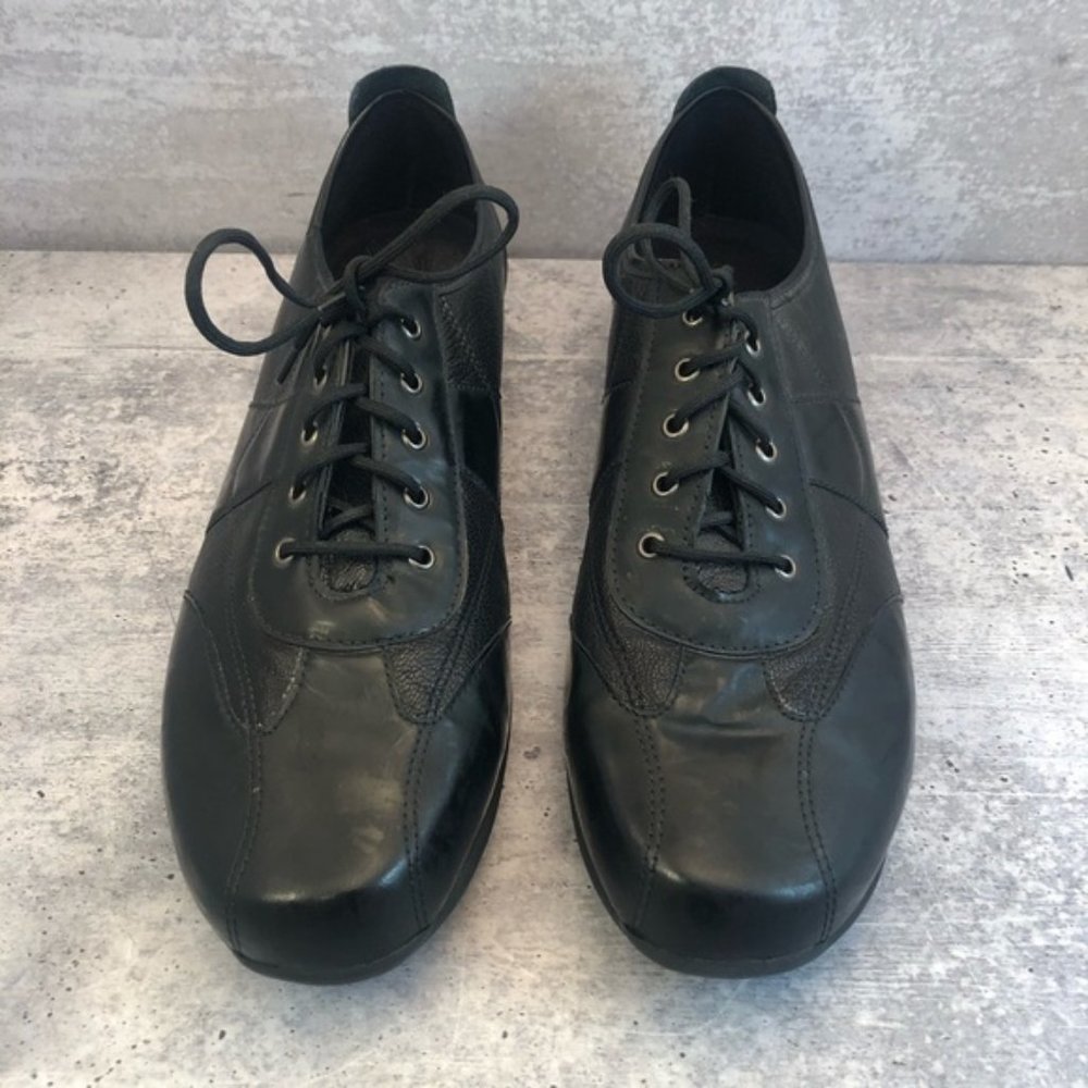 Black Munro brand Lace Up Loafers size 11 Narrow!! Beautiful shoes!